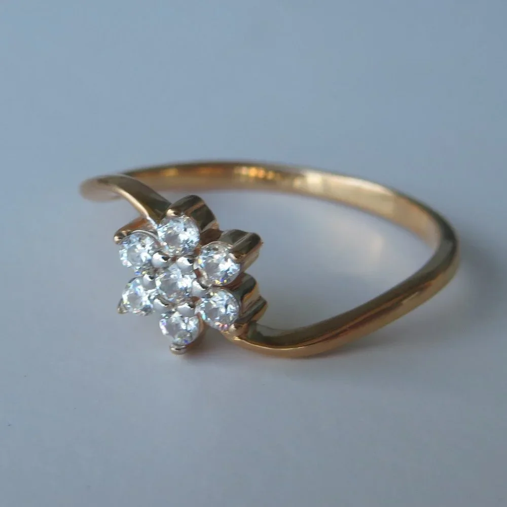 Flower Sparkling Fianite In 14K Rose Gold Ring. Size 7.5